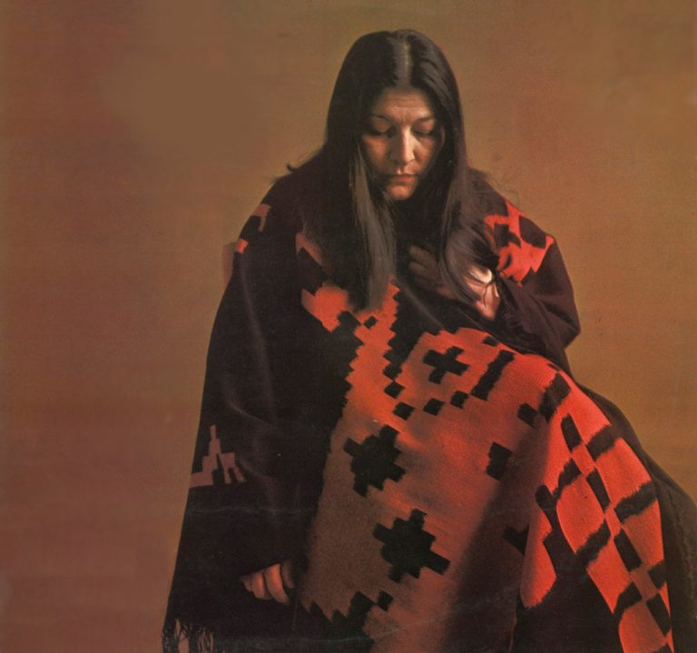 Mercedes Sosa a voz da América Latina Revista Arara