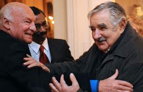 Resistência  galeano-e-mujica Eduardo Galeano: um outro mundo possível 