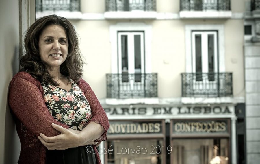 Contemporâneos Prosa e Poesia e Vice Versa  foto-de-ana-oliveira-por-jose-lorvao Poemas de Ana Maria Oliveira 
